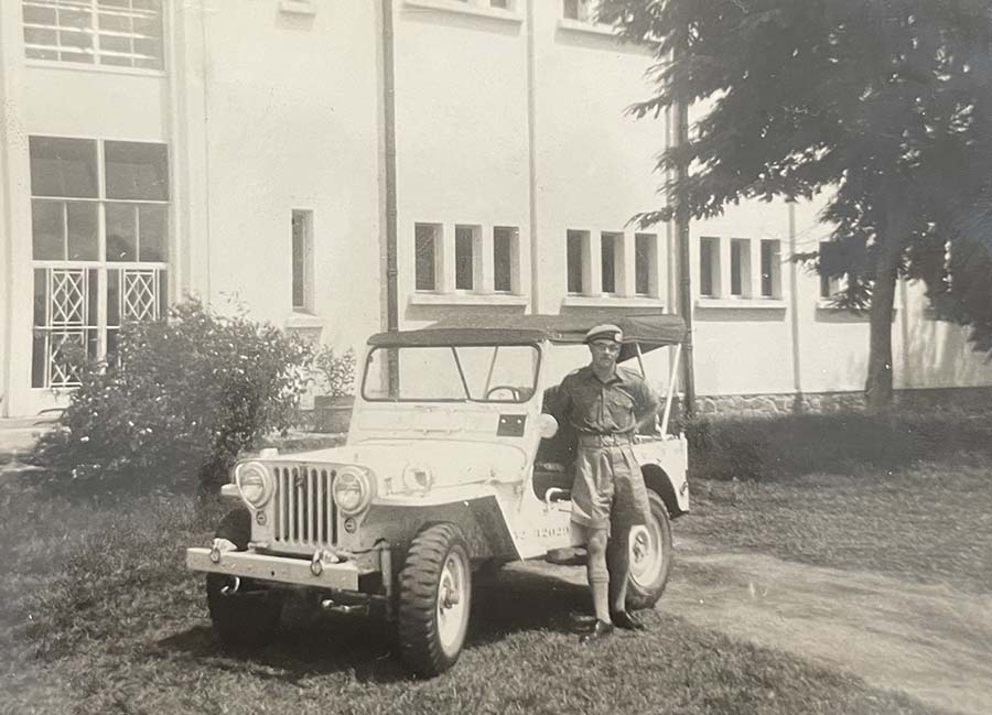 Al Bainbridge sur le site de l’émetteur, Léopoldville.