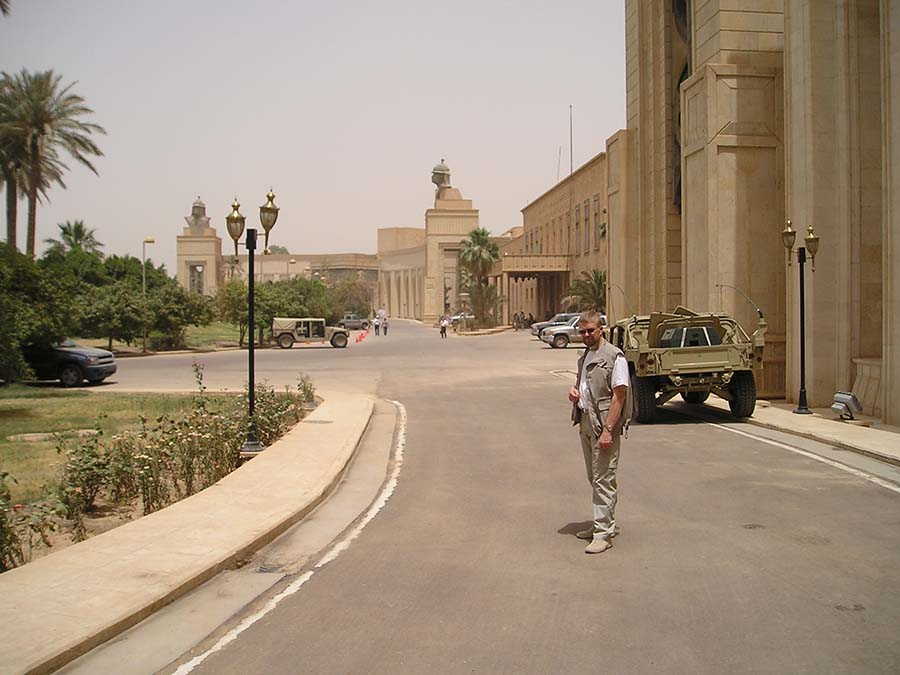 Irak 2003. Palais de la Garde républicaine, QG de l’ORHA (Coalition), à l’intérieur de la zone verte.