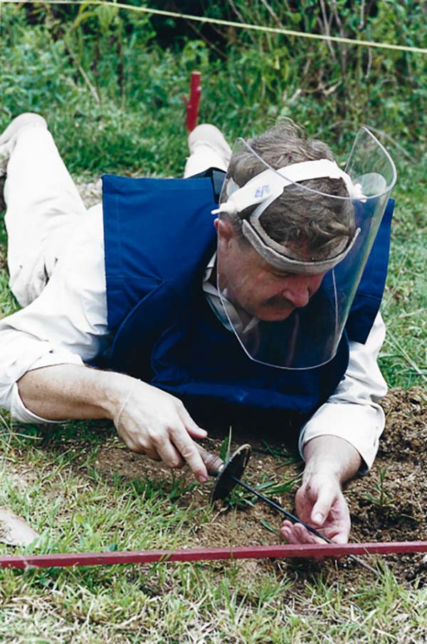 Demonstrating how to probe for mines.