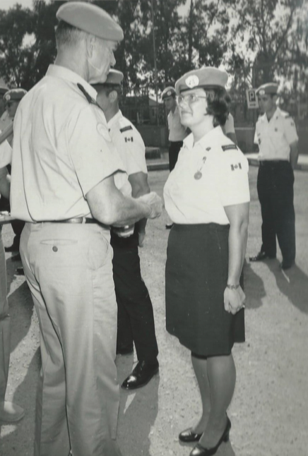 Gen Rose presenting UN Medals to homebound Troops.